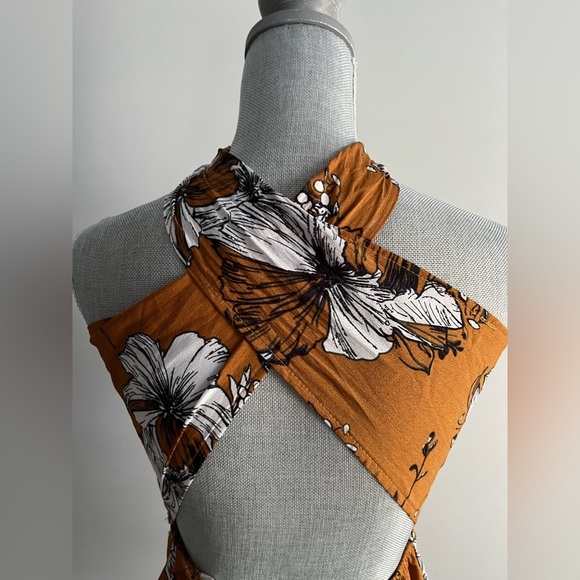 Mustard, black & White Amazon Floral Shorts Romper in Size Size Large - Picture 6 of 8